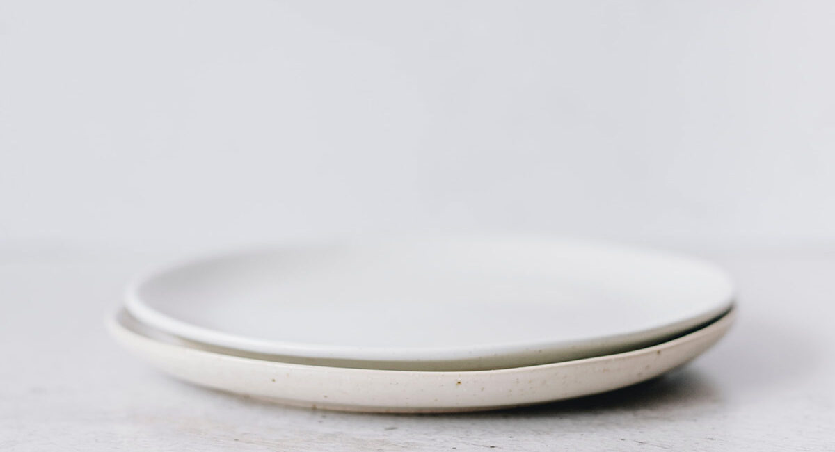 Plato de cerámica gres artesanal, proceso de creación — Moretto Cerámica