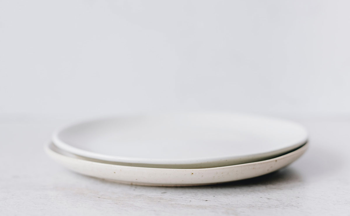 Plato de cerámica gres artesanal, proceso de creación — Moretto Cerámica